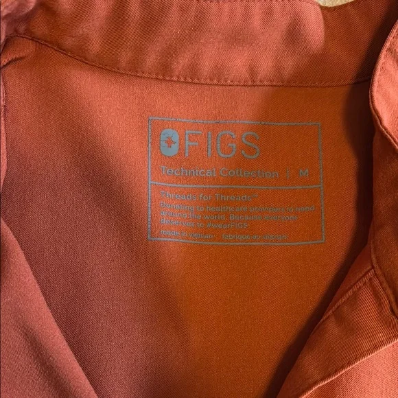 Women’s Figs Rafaela medium rust/burnt orange scrub top - Picture 2 of 4